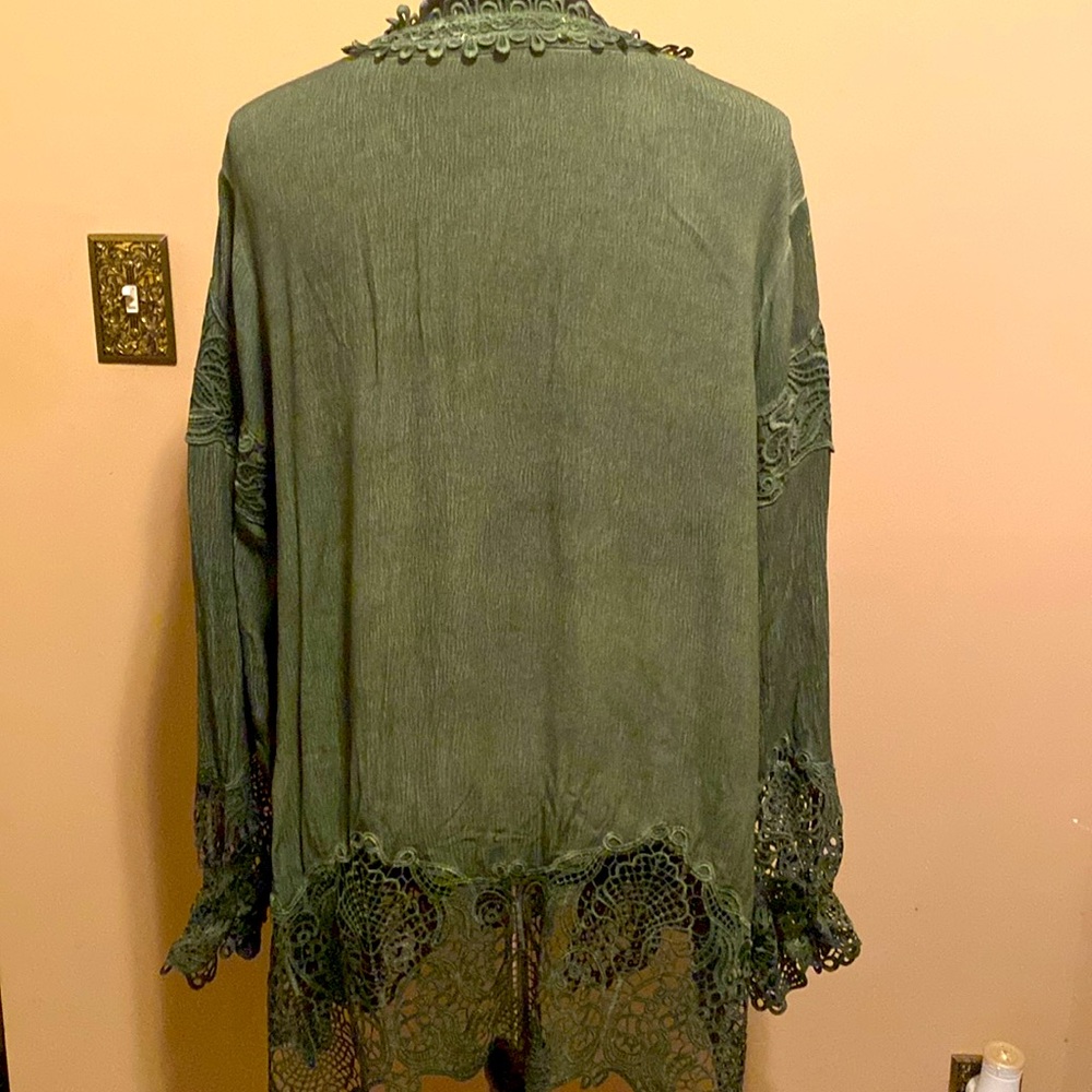 Top - Picture 4 of 6